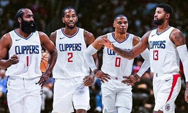 FM26逆天Bug，外场球员“闪现”至门前挡出对方主罚的点球（FM26离谱BUG：外场球员瞬移到门前，直接封堵对手点球）