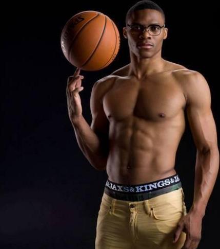 自苏牙以来，斯韦德贝里是首位西甲对皇马连续三场破门的外援（苏亚雷斯之后，斯韦德贝里成西甲首位对皇马连续三场破门的外援）