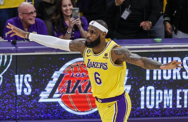 欧文突破防守造成杀伤球成功（欧文强突撕裂防线造犯规打成）