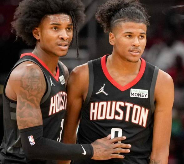 CBA杯：胡金秋缺席广厦险胜青岛 孙铭徽13+10塔克22+7（CBA杯：胡金秋缺阵，广厦险胜青岛；孙铭徽13+10、塔克22+7）