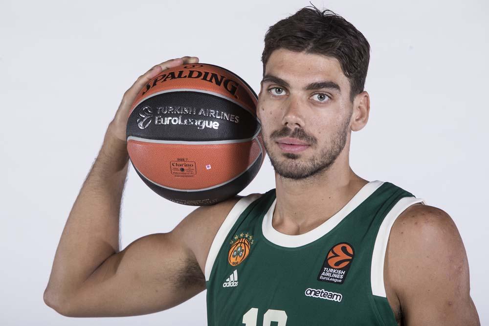 世体：拉波尔塔未回应老佛爷言论，与切尔西管理层共进晚餐（世体：拉波尔塔未置评弗洛伦蒂诺言论，已与切尔西高层共进晚餐）