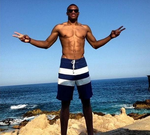 领取巴萨队史最受喜爱球员奖，梅西：巴塞罗那是我的家（梅西当选巴萨史上最受喜爱球员：巴塞罗那永远是我家）