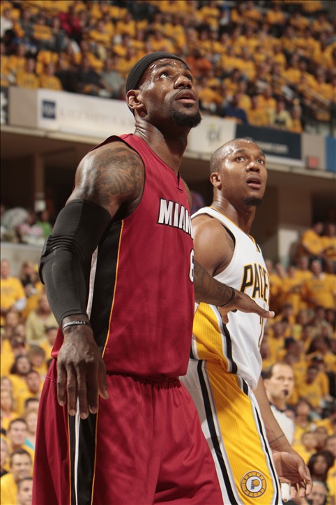 手球争议再起：巴萨对贝蒂斯的点球判罚解密（手球争议重燃：解读巴萨战贝蒂斯的点球判罚）