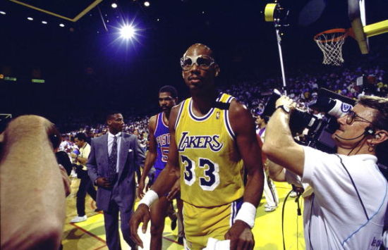 斯基拉：托莫里接近与AC米兰续约至2029年（斯基拉：托莫里与AC米兰续约至2029年已接近敲定）