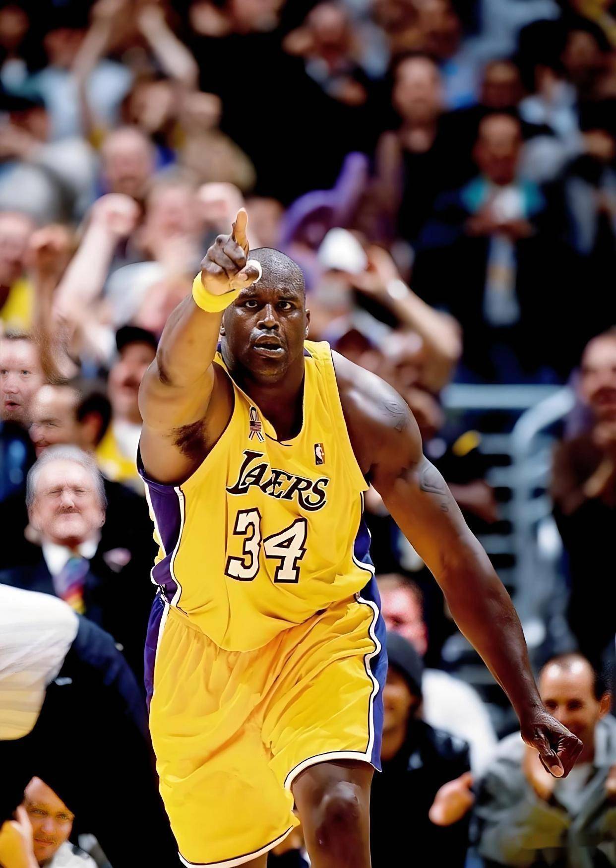 NBA球员交易动态及球队影响（NBA交易动向与球队格局影响）