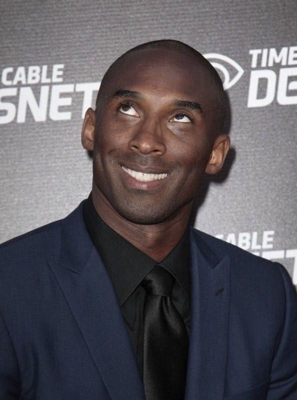 浙BA赛场热血对决场外市集逛吃两不误（浙BA激战正酣，场外市集逛吃不停）